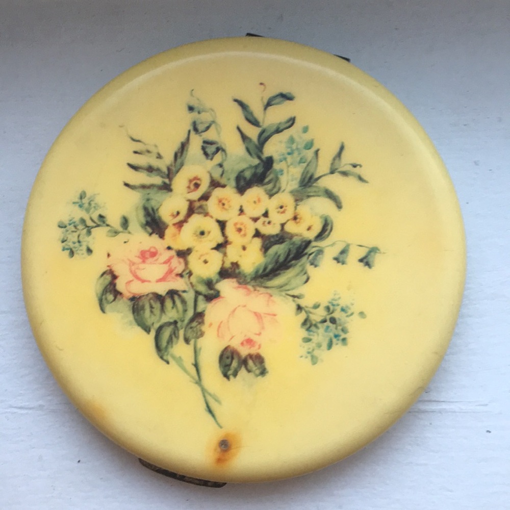 Vintage 1930s celluloid compact